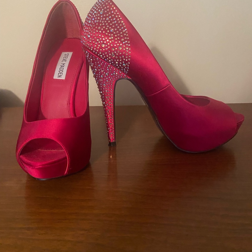 Steve Madden Fuchsia Peep Toe Heels